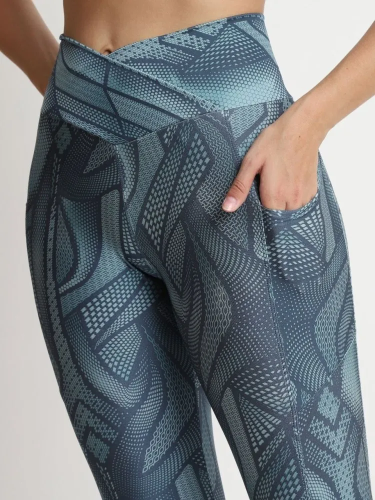 Capri Legging with Pockets - GRAPHIC BLUE