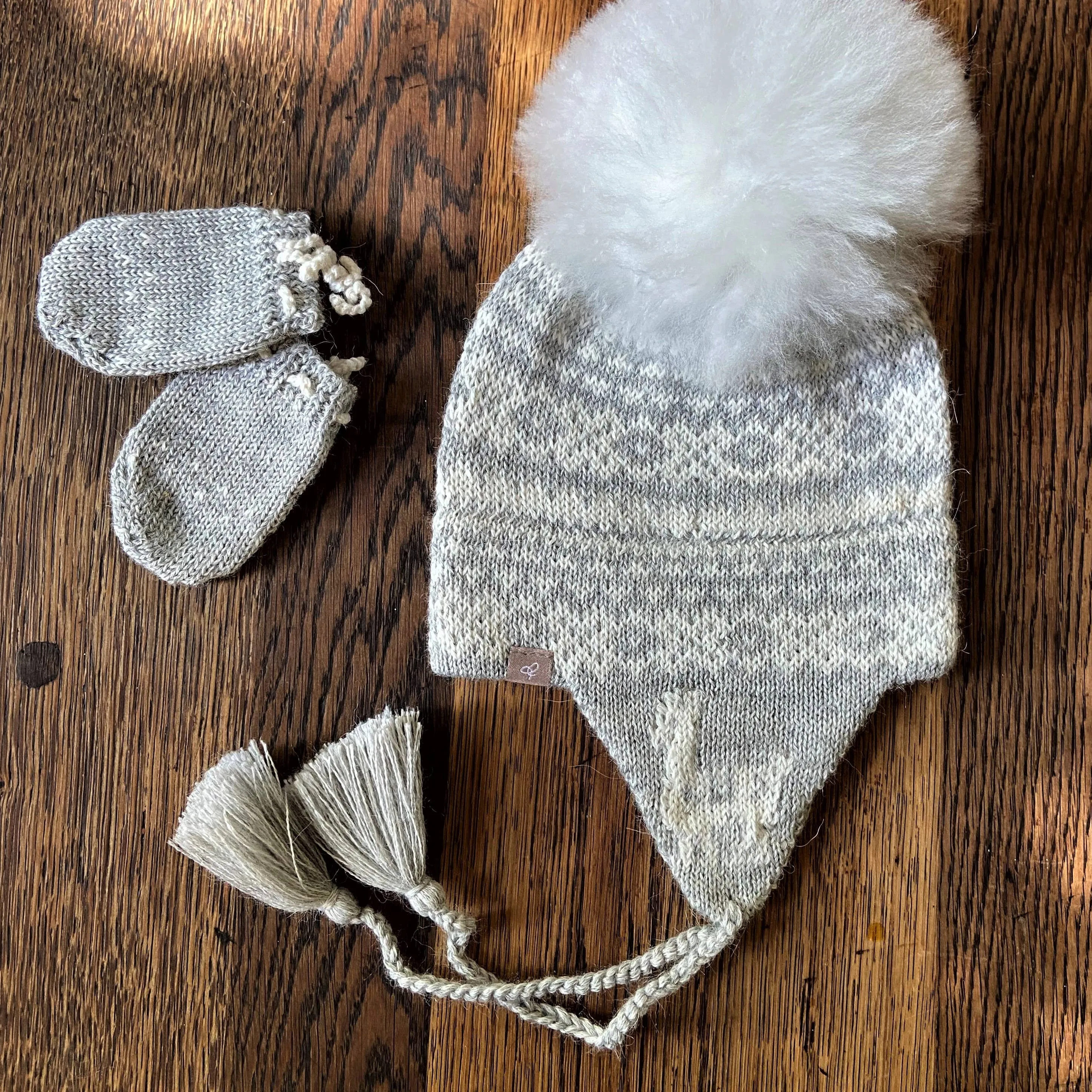 KNITTED BABY MITTENS / EARFLAP HAT