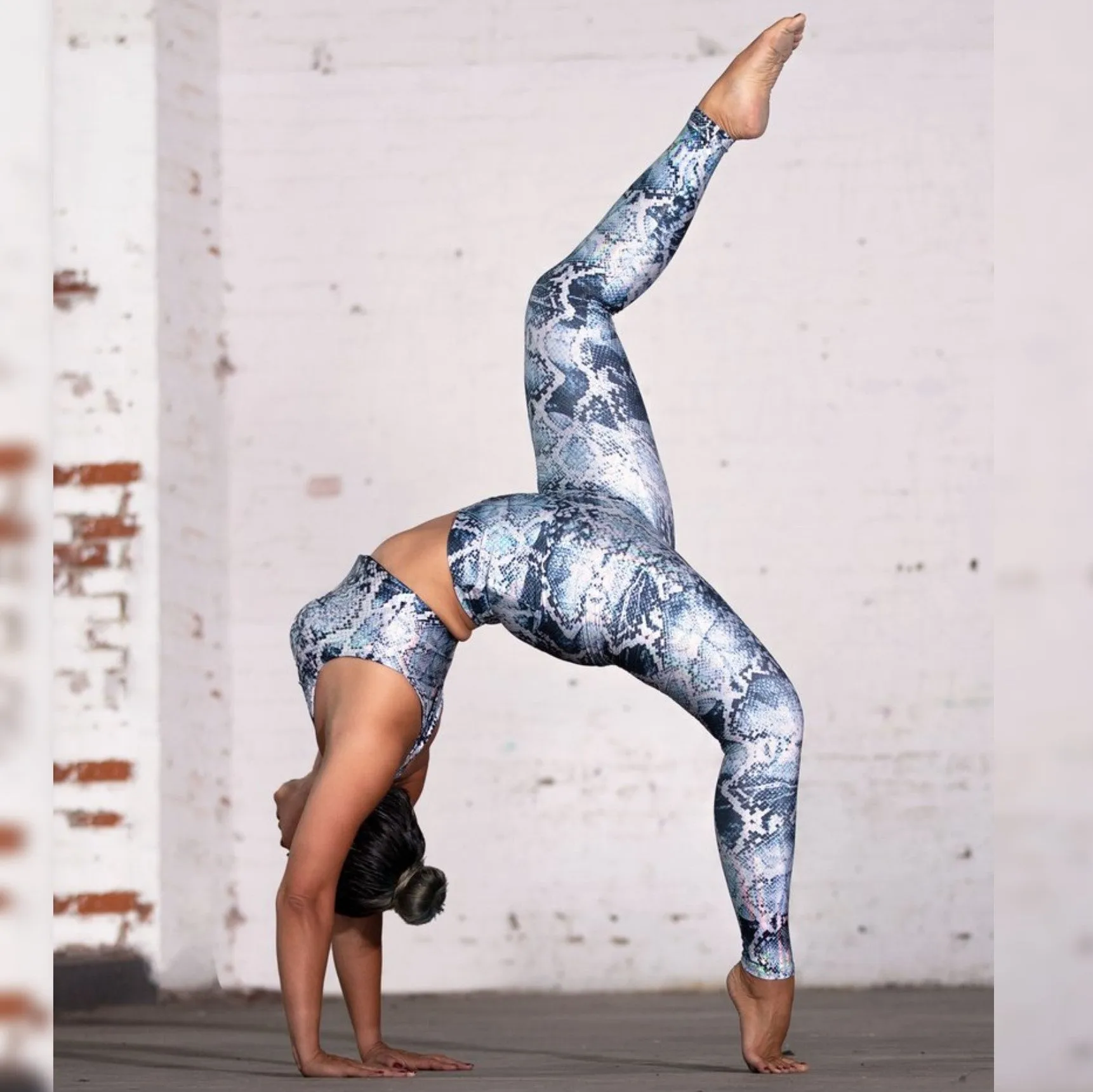 Sapphire Snake Shimmer Leggings