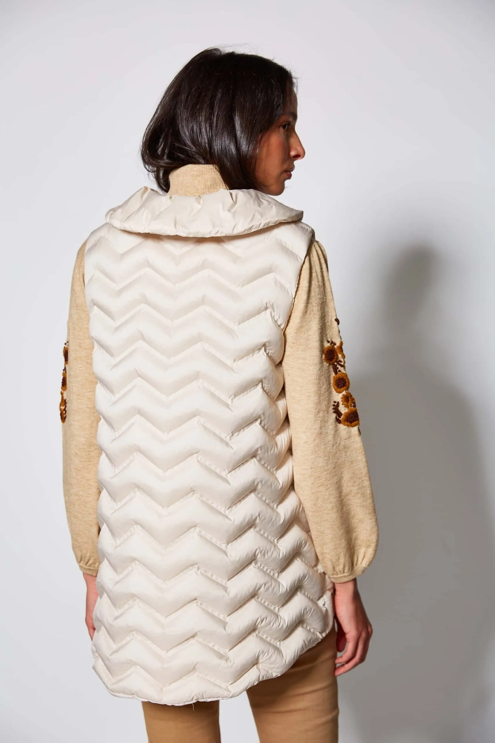 VAN-DOS Cream Quilted Sleeveless Gilet