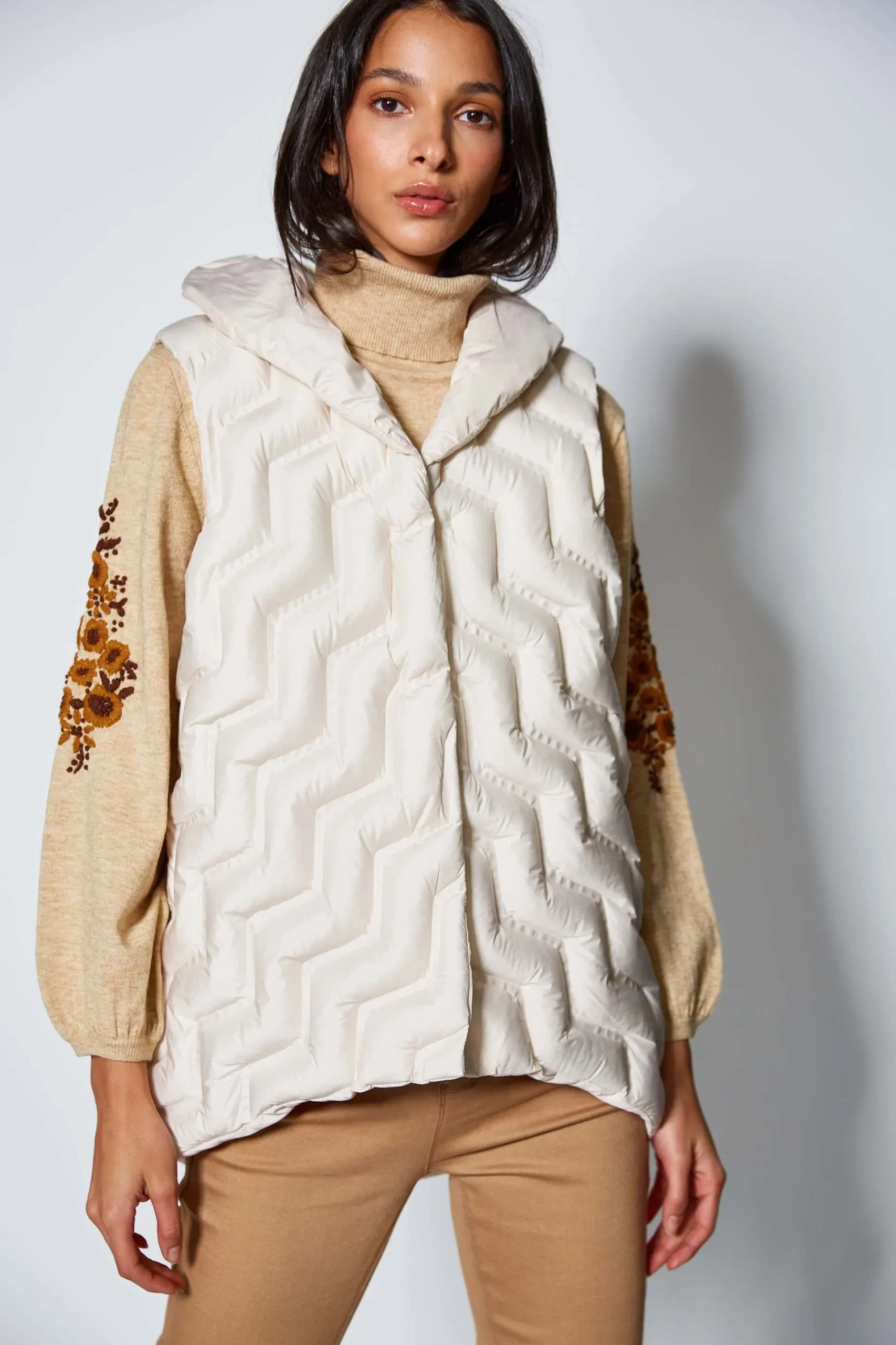 VAN-DOS Cream Quilted Sleeveless Gilet